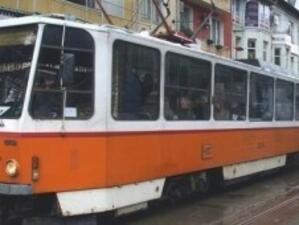 Пияна жена шофьор се блъсна в трамвай в София
