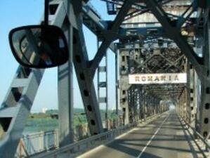 Румънски служители изнудват българи на Дунав мост