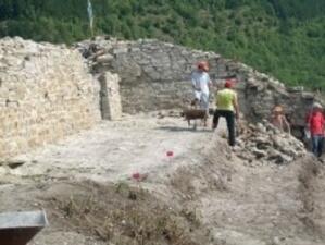 Неизвестна за науката крепостна стена e открита във В. Търново