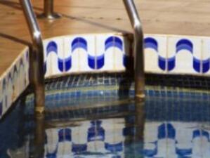Над 100 басейна във Варненско работят нелегално