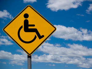 Увеличават санкциите за паркиране на места за инвалиди