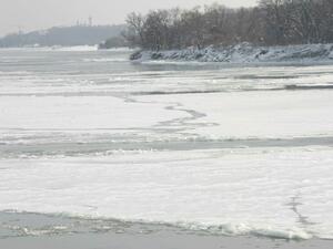Река Дунав отнесе понтони от кея край Силистра