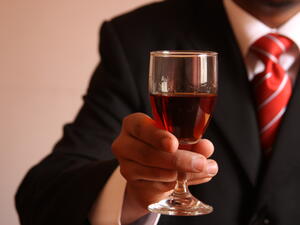 Българите си купуват все повече скъпи вина
