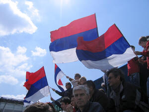 Сръбската делегация в Прищина е била нападната с камъни