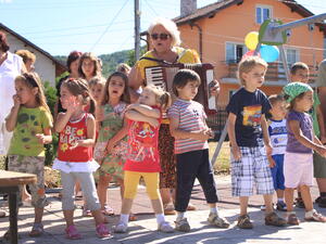 Разследват натравянето на 39 деца в Кюстендил