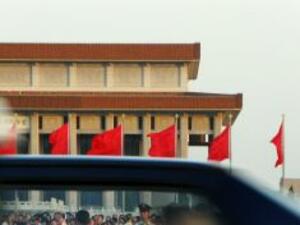 Пекин затяга контрола над големите инвестиции зад граница