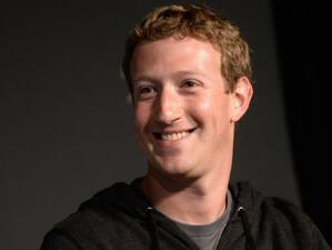 Акционерите на "Фейсбук" поискаха оставката на Зукърбърг 