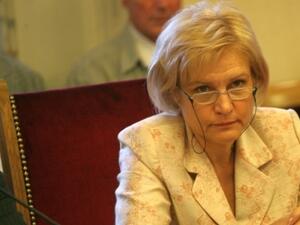 Менда Стоянова: В бюджета няма луканка, но има обилно пармезан
