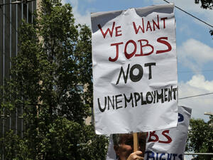Броят на американците попълнили молби за помощ при безработица се