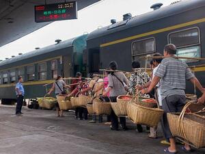 Влак предлага безплатно пътуване за земеделските производители в Китай