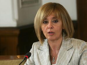 Колекторските фирми ще получат забрана да съдят граждани, обеща Мая Манолова