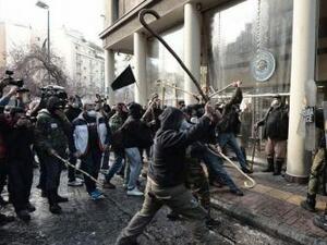 Критски селяни се биха с геги с полицията в Атина