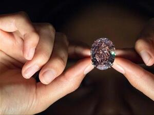 Sotheby's продаде най-скъпия диамант в света