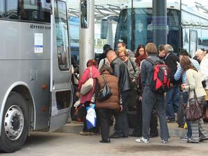 Последната група сезонни работници отпътува от Швеция за България