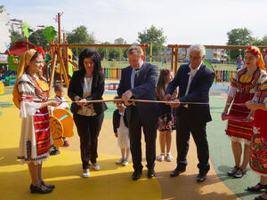 С подкрепата на "Русатом сервис" в Козлодуй беше открита нова детска площадка