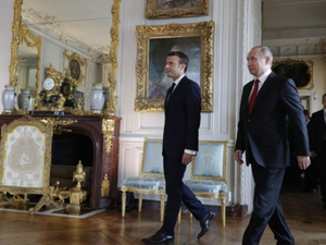 Макрон посрещна Путин във Версайския дворец