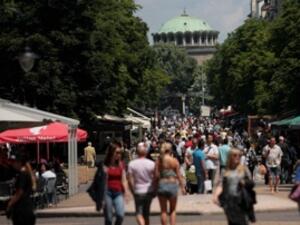 Българите увеличават разходите си за развлечения, пътувания и комуникации