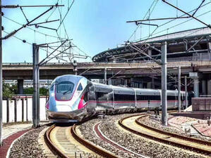 От септември някои от високоскоростните влакове в Китай ще се движат с 350 км/ч
