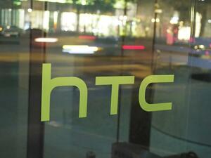 Тайванският производител на смартфони HTC обяви, че продава част от