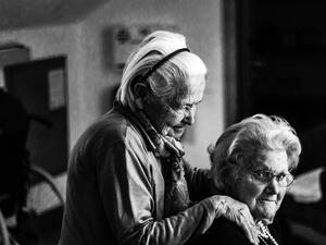 Българското население застарява, намалява и броя на хората в трудоспособна възраст