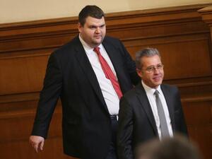 ДПС ще опита да вкара медийния закон на Пеевски за обсъждане в парламента