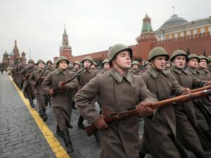 Русия отбелязва тихо и без блясък 100 г. от Октомврийската революция