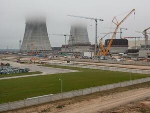 Във Втори енергоблок на Беларуската АЕЦ бе поставен корпусът на реактора