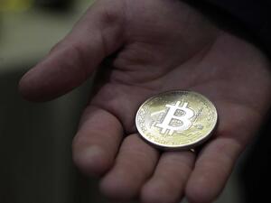Втората по значение криптовалута Ethereum поскъпва, цената на Bitcoin върви надолу