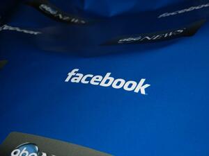 Потъването на акциите на Facebook продължава