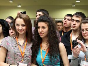 Премиерът на среща с младежи от фондация „Българска памет" 