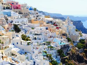 Крит и Цикладите генерират половината приходи от туризъм на Гърция