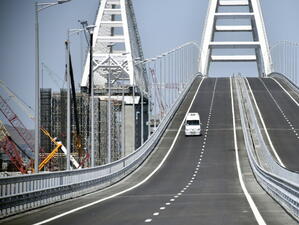Брюксел разшири санкциите за руските компании, строили моста до Крим