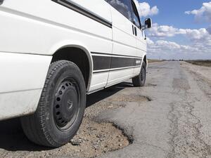 Проучване: Почти 90% от българите не одобряват пътищата в страната