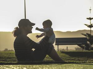 Работодателите искат отпускът за майчинство да не се зачита за трудов стаж