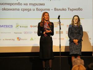 Министър Ангелкова получи отличието в категория “Държавна администрация” на годишната церемония на БАИТ 