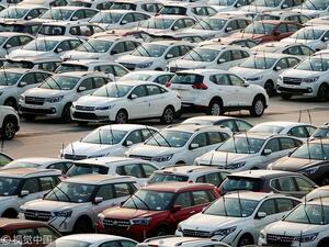 Продажбите на автомобили в Китай се сриват за десети пореден месец