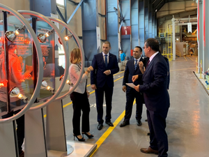 Министър Караниколов откри инвестиция за над 40 млн. евро в завод за производство на стъкло