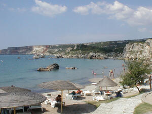 Министерството на туризма ще сезира прокуратурата за бариера пред плажовете на Русалка
