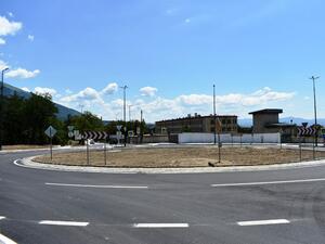 Завърши изграждането на кръговото кръстовище на Подбалканския път при входа на Карлово