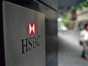 Водеща британска банка съкращава високоплатени служители