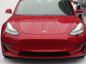 Tesla спря продажбите на коли с биткойни