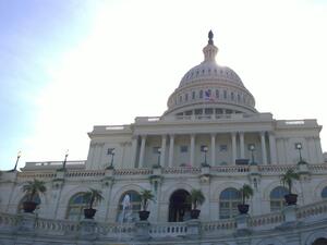 Американският Сенат одобри нов пакет антикризисни мерки за почти 500 млрд. долара
