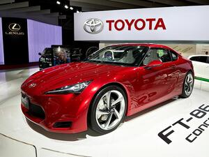Спорът за Сенкаку "изяде" продажбите на Toyota