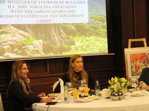 Министър Ангелкова пред дипломати: Фокус през  2020 г. ще са инвестициите в туризма