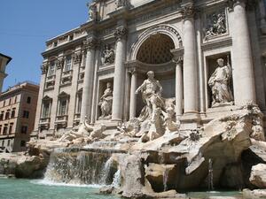 Римските власти забраниха продажбата на сувенири пред туристически забележителности