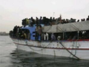 Кораб с 600 души на борда е потънал край Триполи