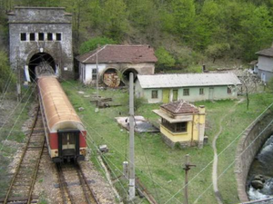 Заради ремонт на тунел "Козница" БДЖ променя движението на влакове между Карлово и Антон
