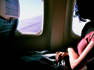 Как да се предпазим от болести при пътуване със самолет