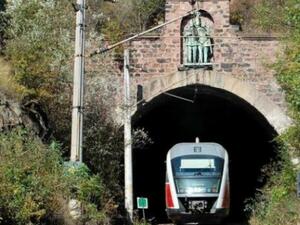 Движението на влаковете в участъка между Карлово и Антон ще бъде прекъснато за ремонт по железния път