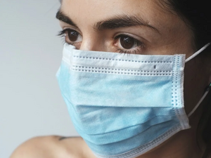 Няма как само защитните маски да спрат пандемията от COVID-19, смятат в СЗО